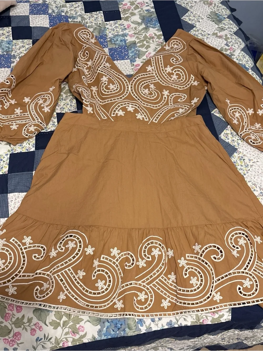 NWT Express Embroidered Eyelet
V-Neck Tie Back Mini Dress 3/4 sleeves Size L. - Picture 1 of 14